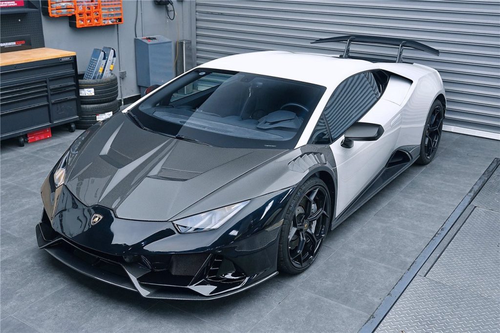 ฝากระโปรงหน้า Carbon Fiber LAMBORGHINI Huracan EVO (Tecnica VRS)