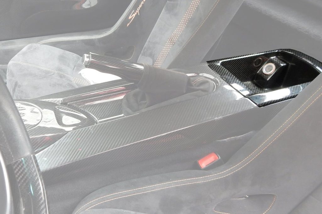 ชิ้นส่วนตกแต่งภายใน Carbon Fiber LAMBORGHINI Gallardo 2004-2008 (Gallardo OEM) 2004-2014