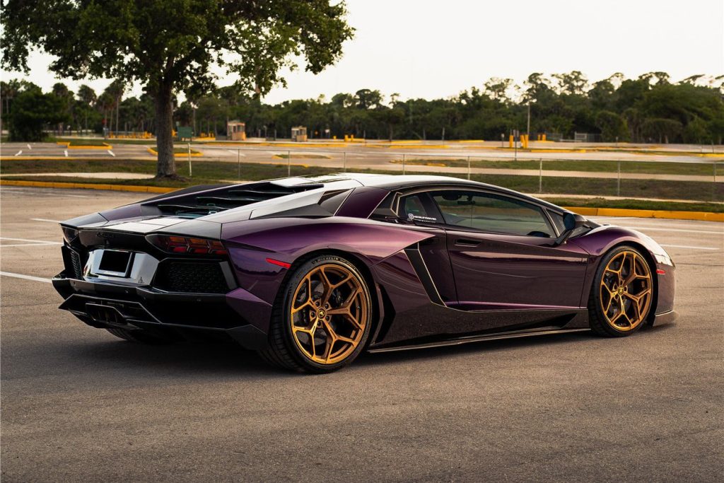 สเกิร์ตข้าง Carbon Fiber LAMBORGHINI Aventador LP700 Coupe ทรง Carbonado (DC)