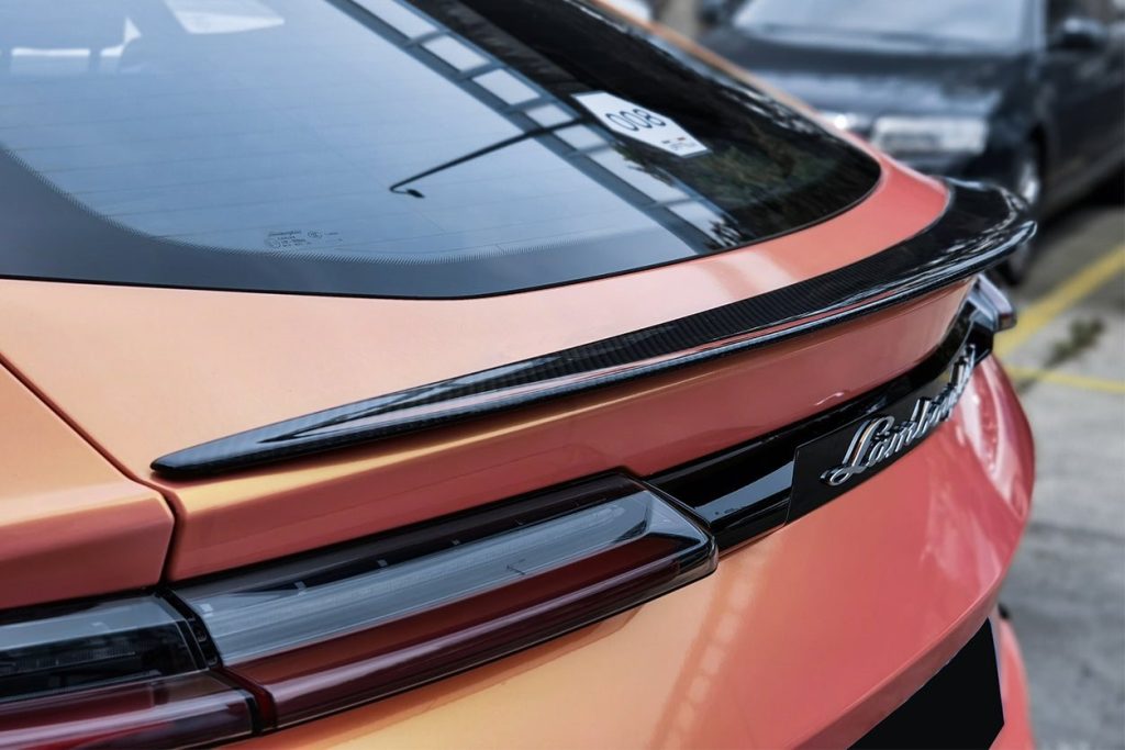 สปอยเลอร์ท้าย Dry Carbon LAMBORGHINI Urus ทรง Carbonado