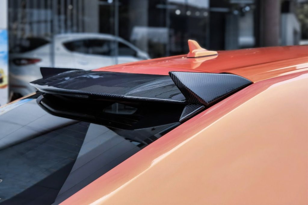 สปอยเลอร์หลังคา Dry Carbon LAMBORGHINI Urus (URUS TC)