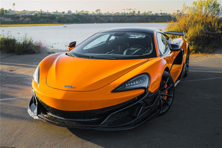 ลิ้นหน้า Carbon Fiber McLaren 570S ทรง DarwinPRO