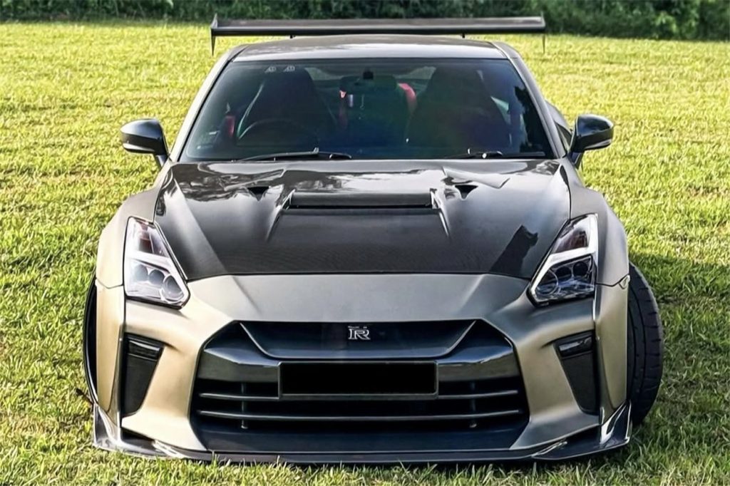 ฝากระโปรงหน้า Carbon Fiber Nissan GT-R R35 2008-2011 (DBA VA)