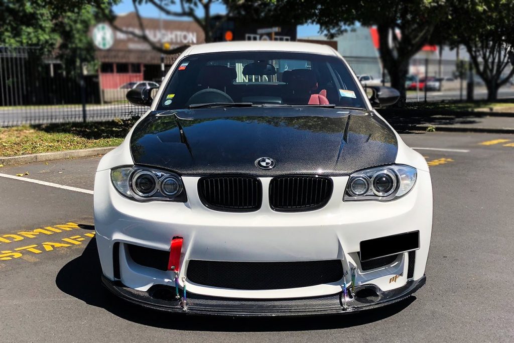 ฝากระโปรงหน้า Carbon Fiber BMW 1 Series E82-E88 (RZ)