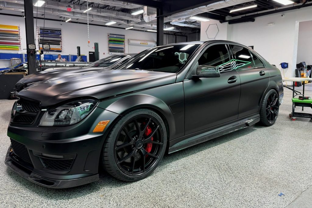 สเกิร์ตข้าง Carbon Fiber MERCEDES BENZ C-Class W204 (Sedan VS)
