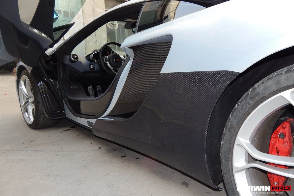 สเกิร์ตข้าง McLaren 12C