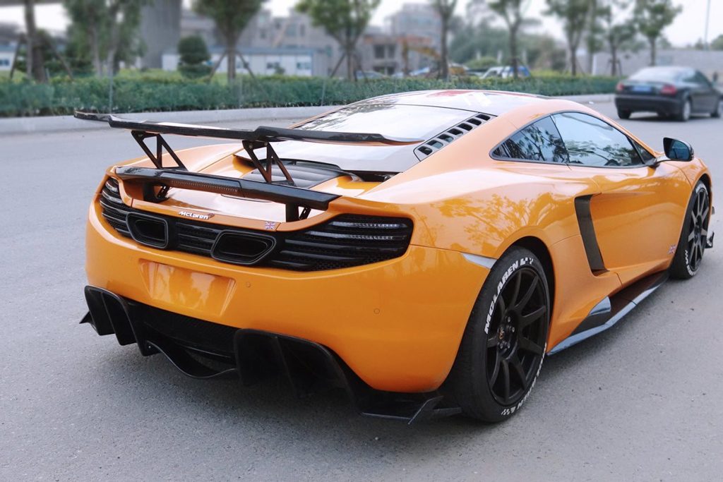 สปอยเลอร์ท้าย Carbon Fiber McLaren 650S (BKSS)