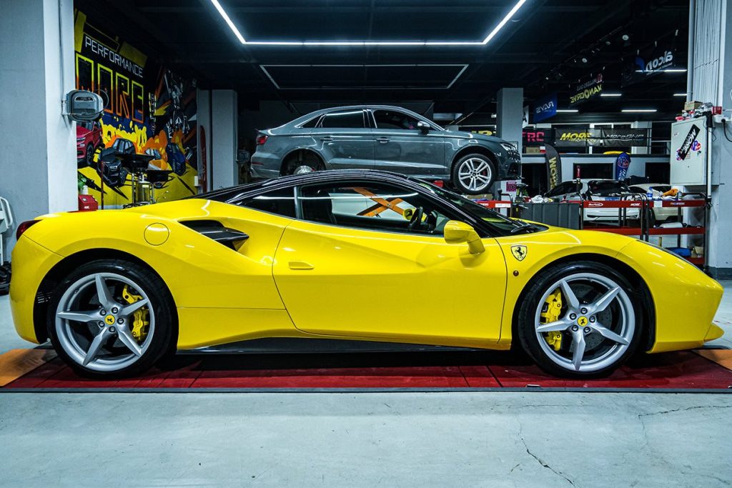 สเกิร์ตข้าง Ferrari 488 GTB ทรง DarwinPRO