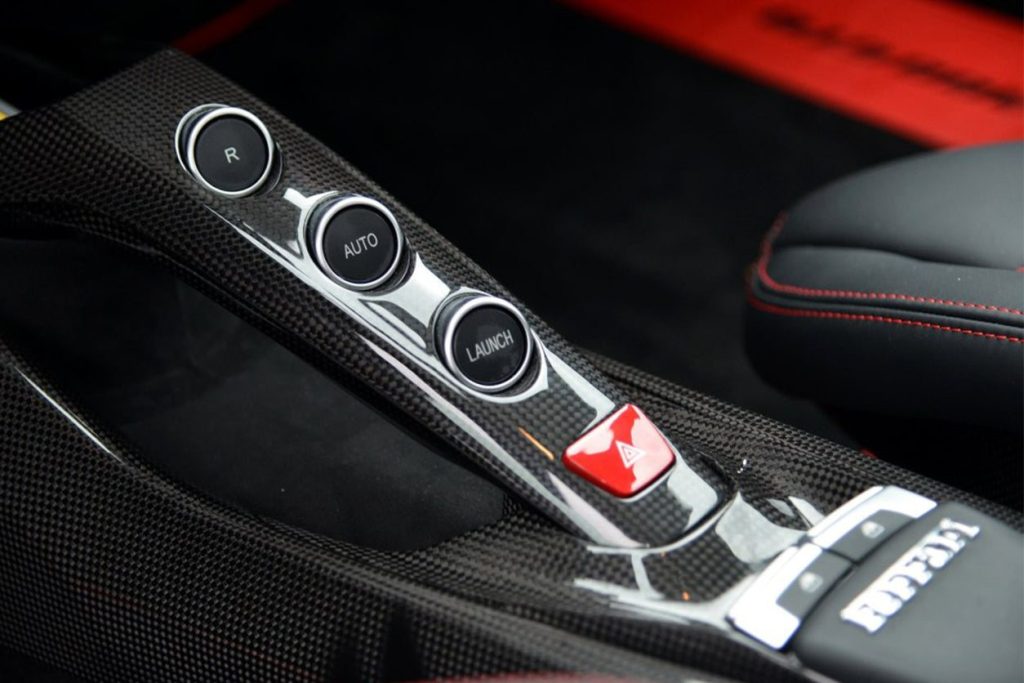 ชิ้นส่วนตกแต่งภายใน Dry Carbon Ferrari 488 GTB