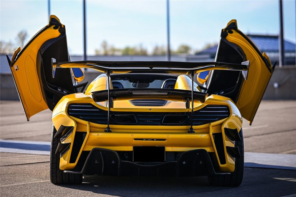 กันชนหลัง Carbon Fiber McLaren 650S ทรง DarwinPRO (Rebel Performance)