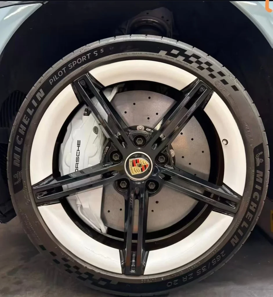 จานเบรก คาร์บอนเซรามิก Akebono 10 POT สำหรับ Porsche Taycan / Taycan Cross Turismo 2019+