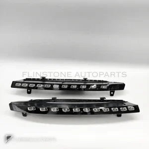 ไฟเดย์ไลท์ (DRL) พร้อมไฟเลี้ยว Audi Q7 4L ปี 2010-2015 สำหรับกันชนเดิม 11 LED OEM 4L0953041D/042D GGD