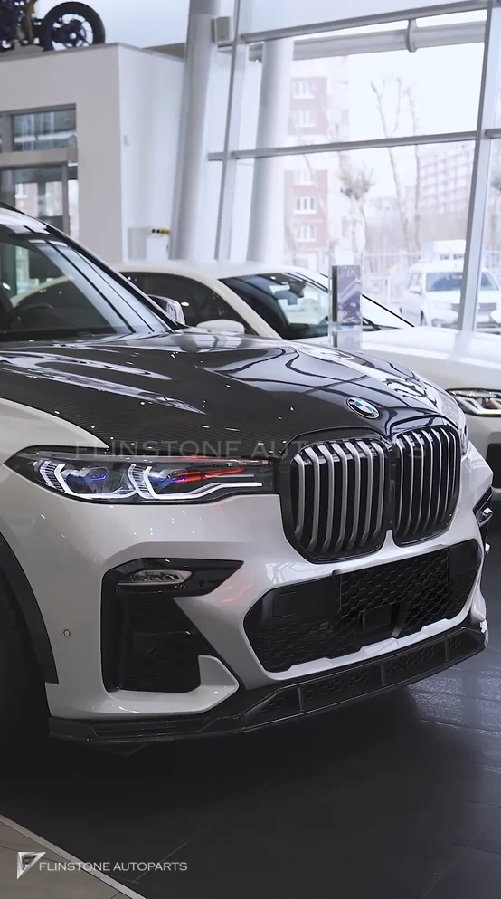 ครอบกันชนหน้า คาร์บอน BMW X7 G07 ทรง Renegade Design