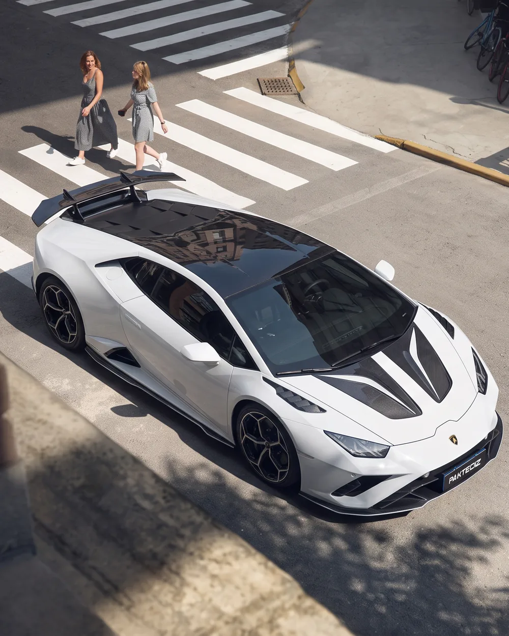 Lamborghini Huracan with PAKTECHZ carbon fibre kit