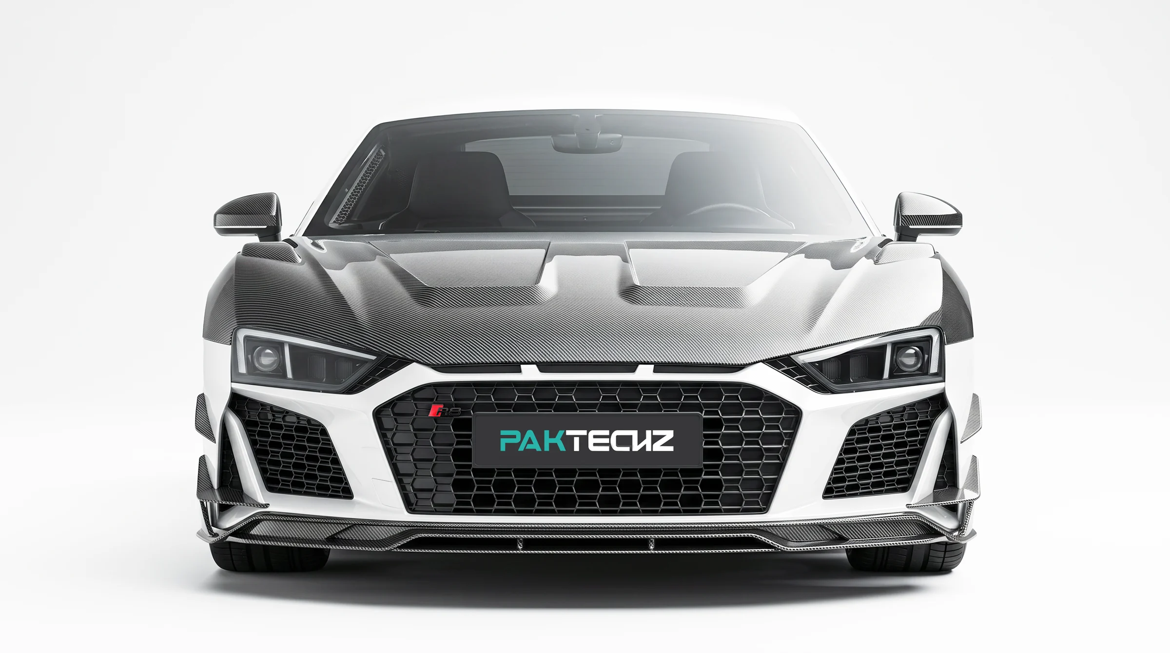Audi R8 ติดตั้งชุดแต่งคาร์บอนไฟเบอร์ PAKTECHZ มองจากด้านหน้า เห็นฝากระโปรงคาร์บอน กันชนหน้า และลิ้นหน้า