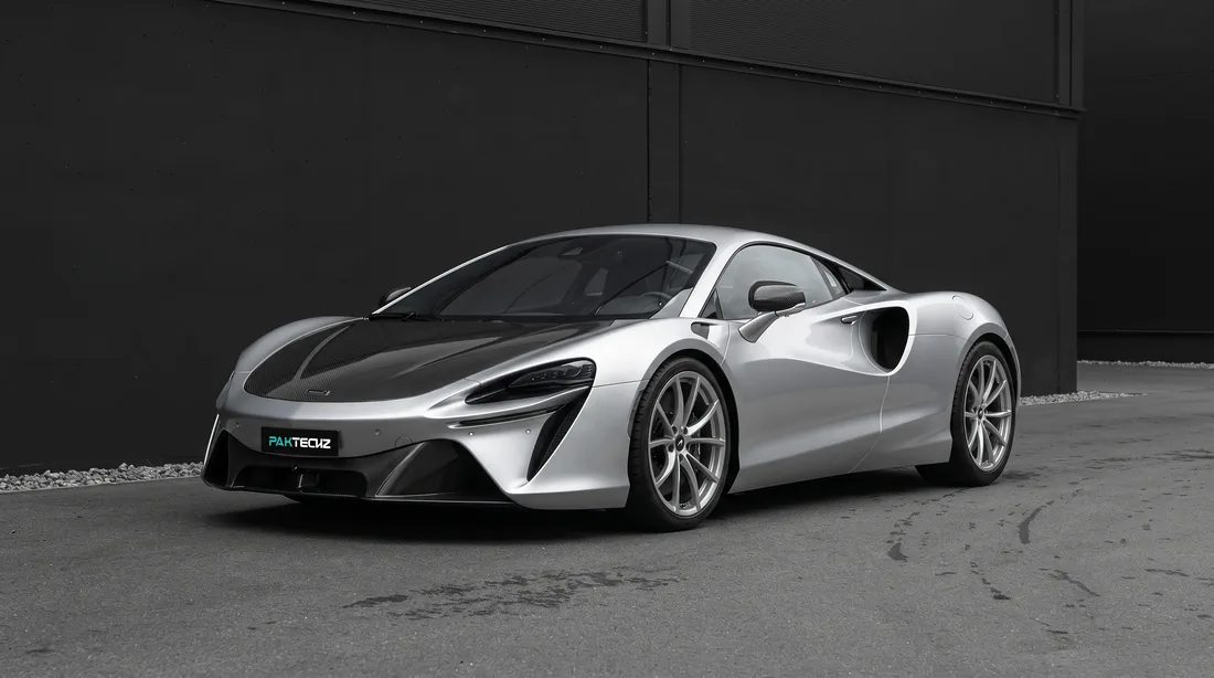 PAKTECHZ carbon fiber builds — McLaren Artura