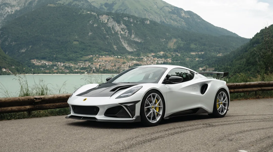 PAKTECHZ carbon fiber builds — Lotus Emira